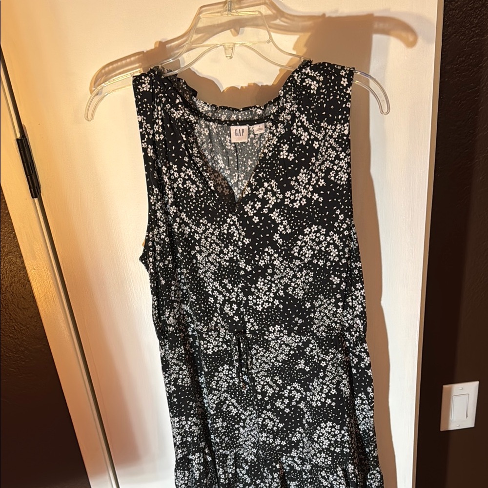 GAP Black Mini A-line Sleeveless V-neck Dress